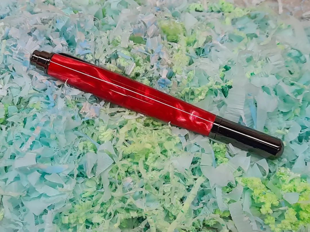Last of the rollester pens that I made. #pen #penmaking #red #gunmetal #makestuff #imadethis