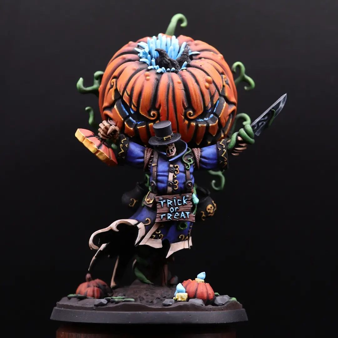 My holloween decorations done...."Mister Pumpkin the Georgeous" by Signum miniatures #miniaturepainting #miniature #pumpkin #skarecrow #minipainting #miniaturepainting #painting #pumpkin #night  #3dprintedminiature #3dprinting #paintingminis #dnd #dndminiatures #halloween  #tabletopminiatures #vallejopaints #vallejo #vallejopaint #signumminiatures