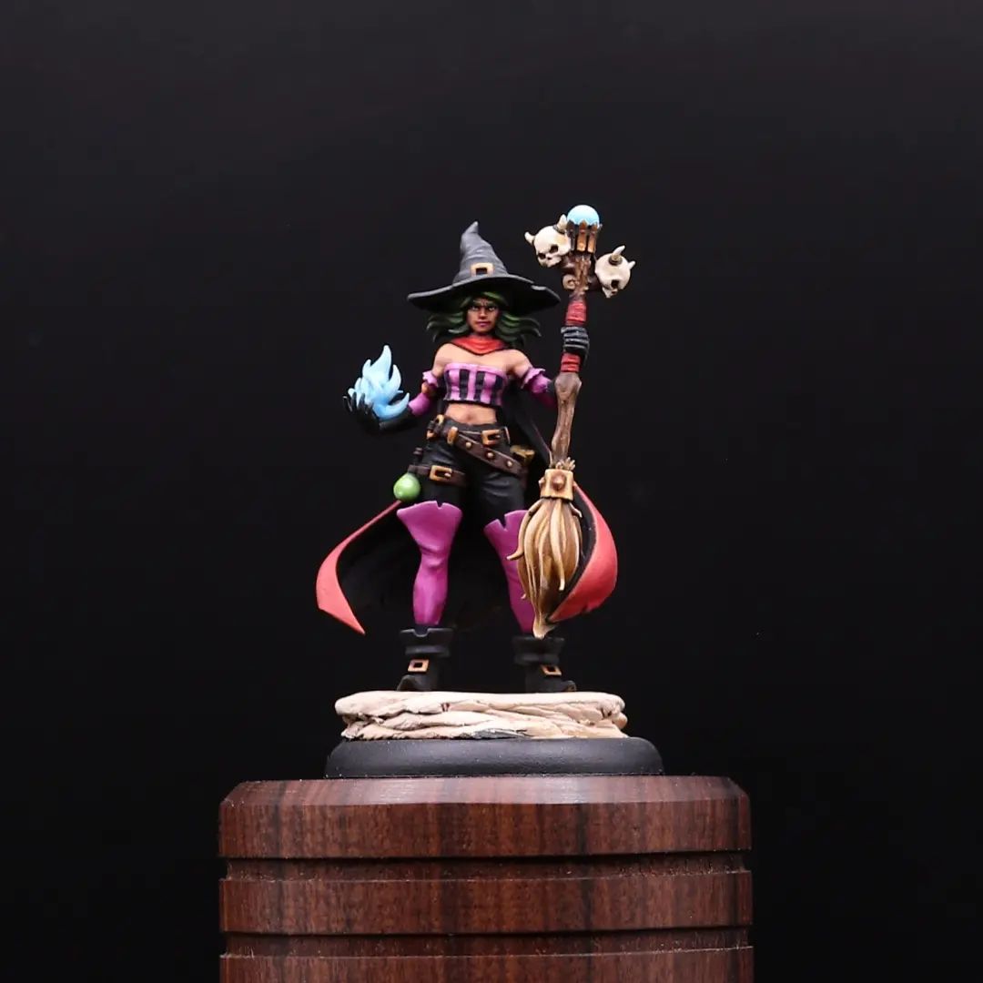 Witch mini, shes supposed be 32mm scale but her head is tiny, dwarf for scale.... I have about 4 of these really small ones to paint... #witch #mini #miniatures #miniaturepainting #miniature #dndminiatures #dnd #vallejopaints #magic #magical #magicuser