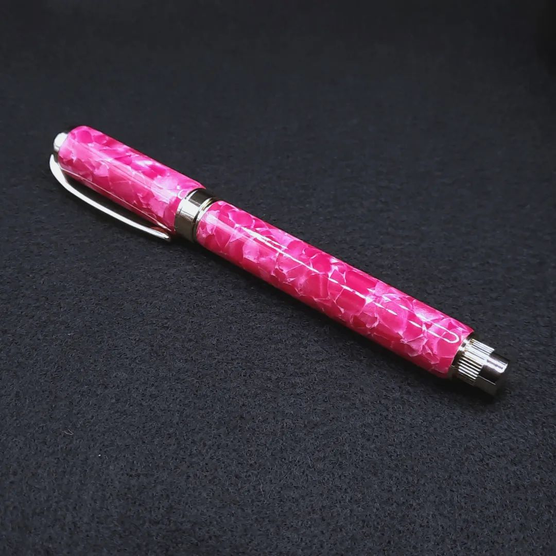 Yup its a fountain pen, on a friday!..... #gold #pink #fountain #pen #fountainpen