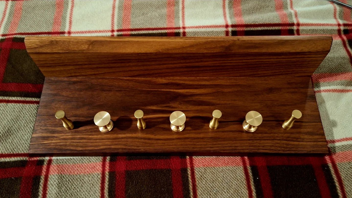 Wall hanger, this was made a while ago as a birthday gift, walnut and brass #walnut #brass #wall #hanger #gift #woodworking #wood